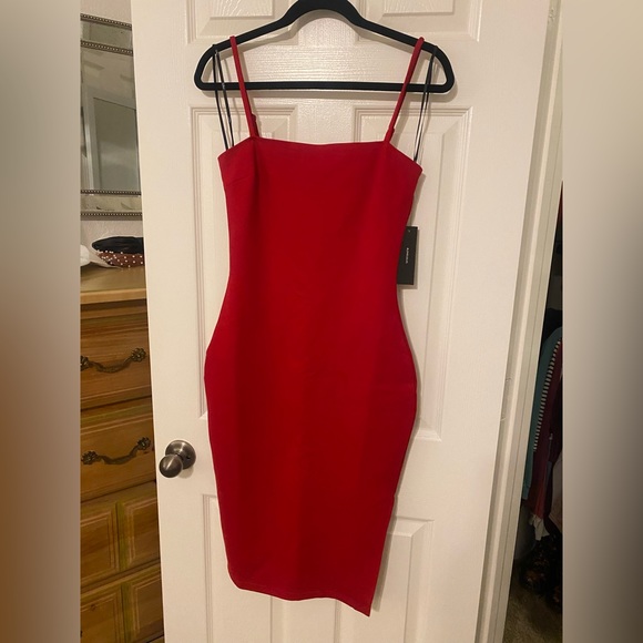 NWT Lulu’s red dress, size small. Thick material with side slit. - Picture 1 of 3
